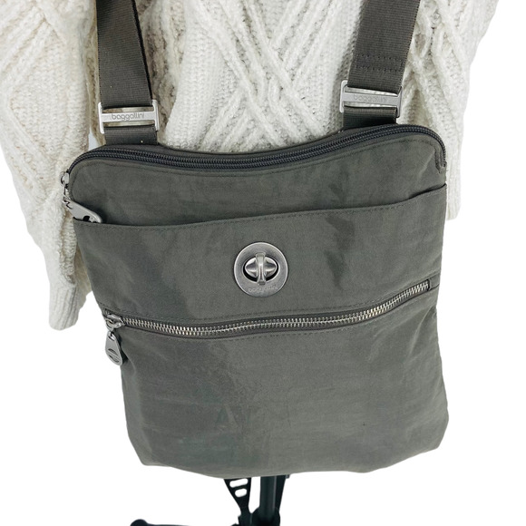 Baggallini Bags Baggallini Light Gray Nylon Crossbody Zipper Multi